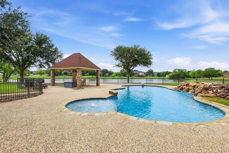 Property Photo of 220 Meadow Lake Court, Double Oak 75077 – Home for Sale in Double Oak