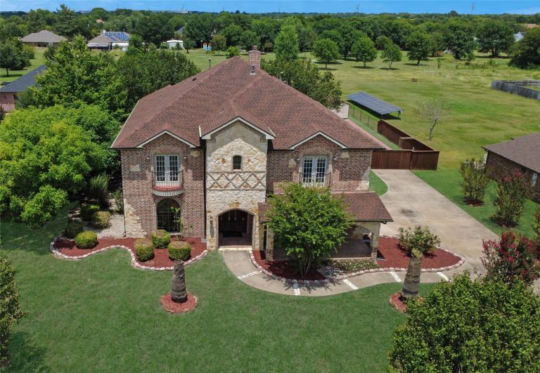 Property Photo of 815 Meadow Lark Lane, Red Oak 75154 – Home for Sale in Red Oak