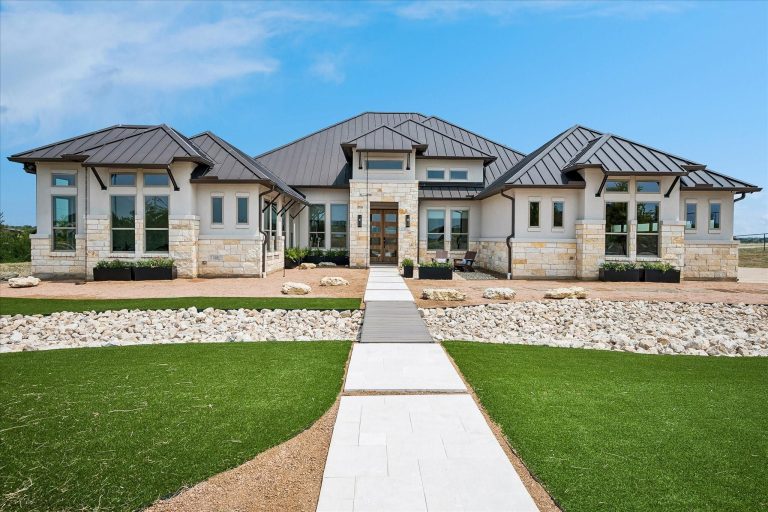 Property Photo of 11103 E. Rocky Creek Road, Crowley 76036 – Home for Sale in Crowley