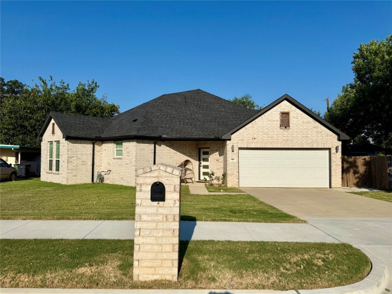Property Photo of 909 Marcellus Court, Arlington 76011 – Home for Sale in Arlington
