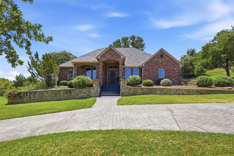 Property Photo of 2010 Woodland Hills Lane, Weatherford 76087 – Home for Sale in Weatherford
