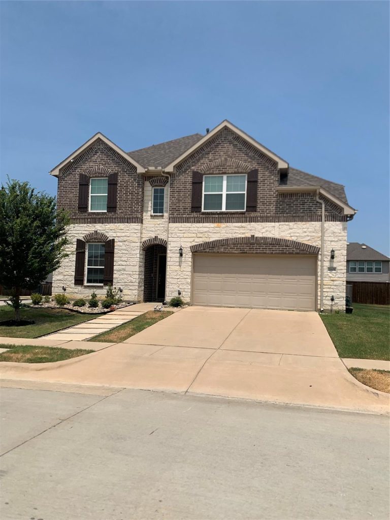 Property Photo of 2801 Ryder Lane, Aubrey 76227 – Home for Sale in Aubrey