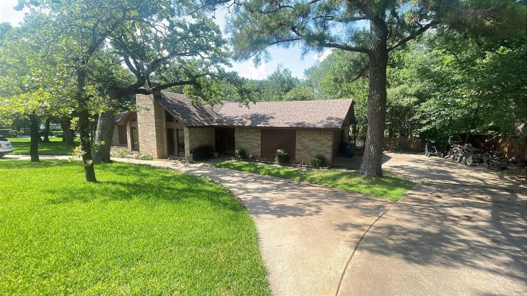 Property Photo of 135 Creekside Drive, Double Oak 75077 – Home for Sale in Double Oak