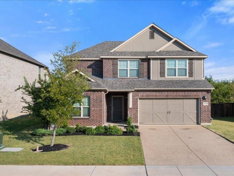 Property Photo of 1215 Putnam Street, Mansfield 76063 – Home for Sale in Mansfield