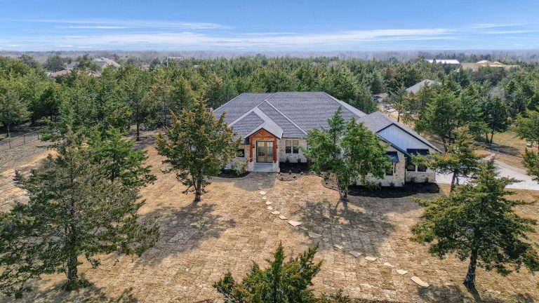 Property Photo of 421 White Oak Circle, Anna 75409 – Home for Sale in Anna