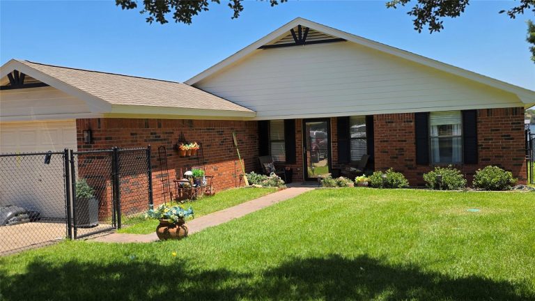 Property Photo of 4001 Apache Trail Court, Granbury 76048 – Home for Sale in Granbury