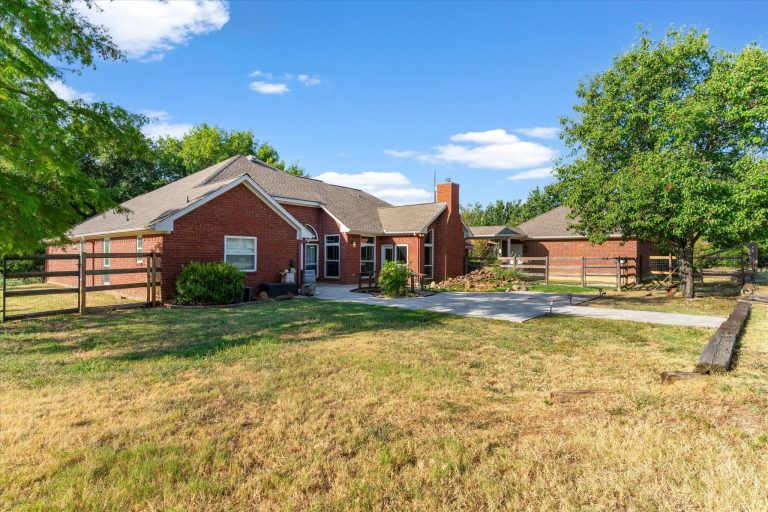 Property Photo of 501 Valle Vista Court, Keller 76248 – Home for Sale in Keller