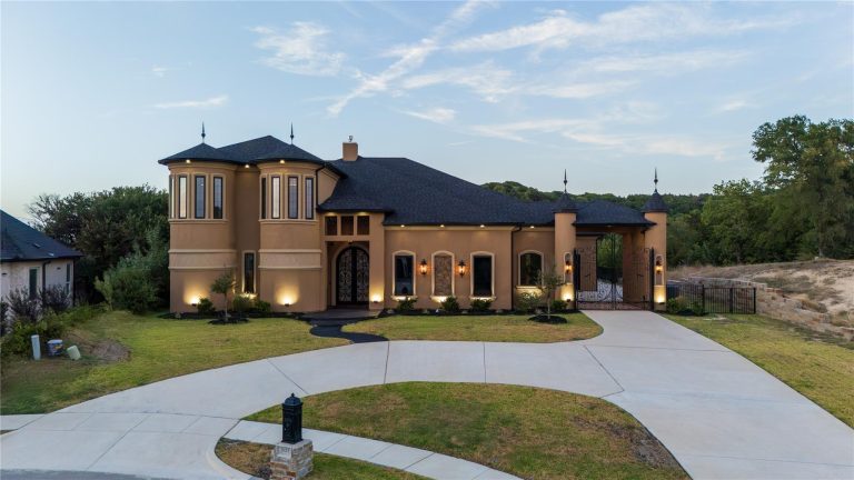 Property Photo of 2621 Whispering Oaks Cove, Cedar Hill 75104 – Home for Sale in Cedar Hill
