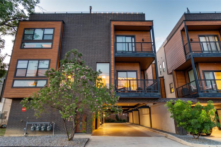 Property Photo of 429 W 9th Street #204, Dallas 75208 – Home for Sale in Dallas