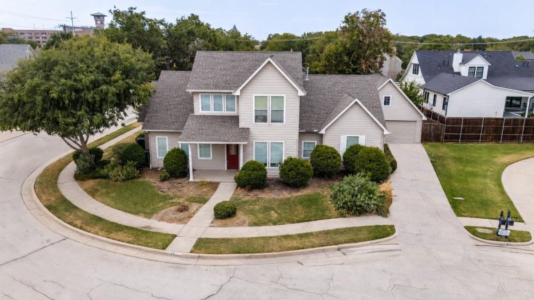 Property Photo of 513 Dooley Court, Grapevine 76051 – Home for Sale in Grapevine