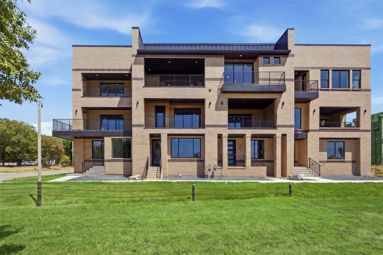 Property Photo of 400 Vista Buena Trail, Fort Worth 76111 – Home for Sale in Fort Worth