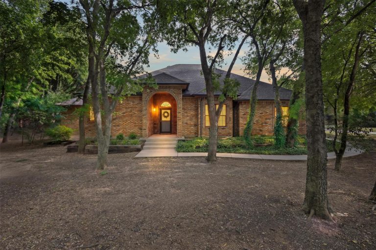 Property Photo of 290 Ashford Lane, Midlothian 76065 – Home for Sale in Midlothian
