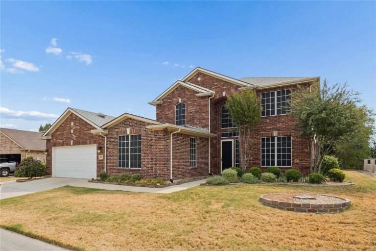 Property Photo of 8713 Franklin Drive, Denton 76207 – Home for Sale in Denton