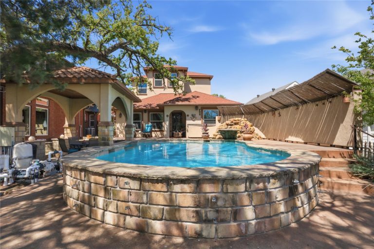 Property Photo of 108 Marina View Court, Weatherford 76087 – Home for Sale in Weatherford