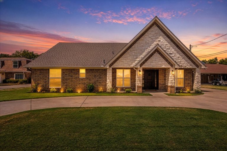 Property Photo of 4100 Apache Trail Court, Granbury 76048 – Home for Sale in Granbury