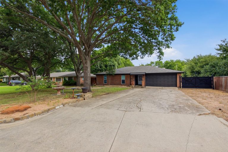Property Photo of 917 E Worth Street, Grapevine 76051 – Home for Sale in Grapevine