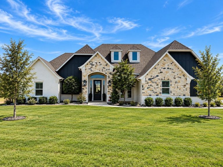 Property Photo of 468 Red Bird Drive, Springtown 76082 – Home for Sale in Springtown