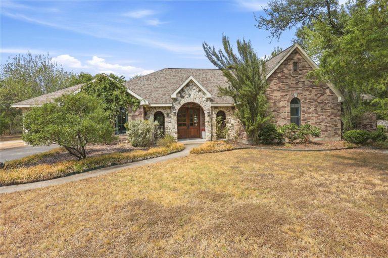 Property Photo of 13989 Windham Drive, Van Alstyne 75495 – Home for Sale in Van Alstyne