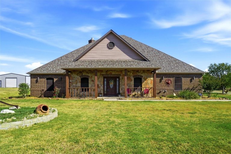 Property Photo of 6104 High Meadows Drive, Krum 76249 – Home for Sale in Krum