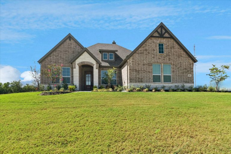 Property Photo of 401 Indian Creek Road, Van Alstyne 75495 – Home for Sale in Van Alstyne