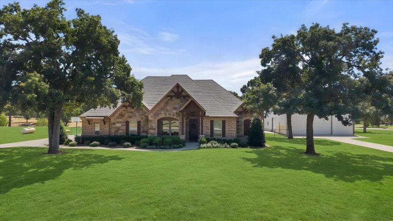 Property Photo of 104 Estancia Court, Decatur 76234 – Home for Sale in Decatur