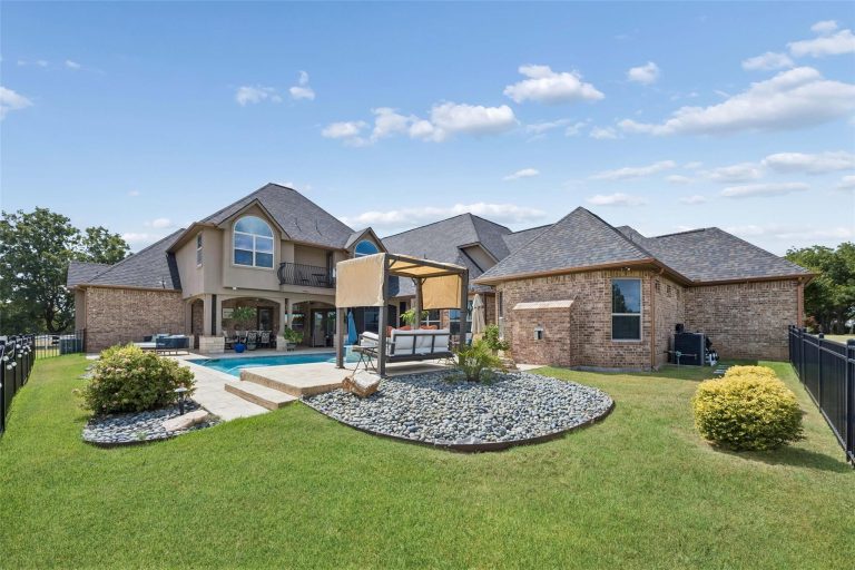 Property Photo of 1908 Morningside Lane, Oak Leaf 75154 – Home for Sale in Oak Leaf