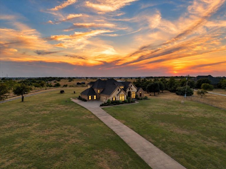 Property Photo of 1702 Private Road 4011, Decatur 76234 – Home for Sale in Decatur