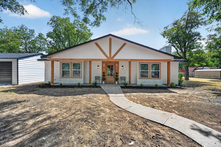 Property Photo of 4512 Cross Timber Road, Burleson 76028 – Home for Sale in Burleson