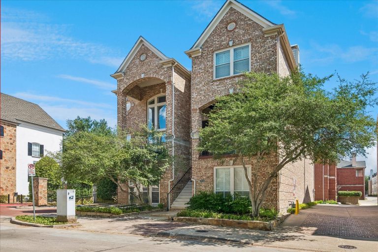 Property Photo of 2916 Thomas Avenue, Dallas 75204 – Home for Sale in Dallas
