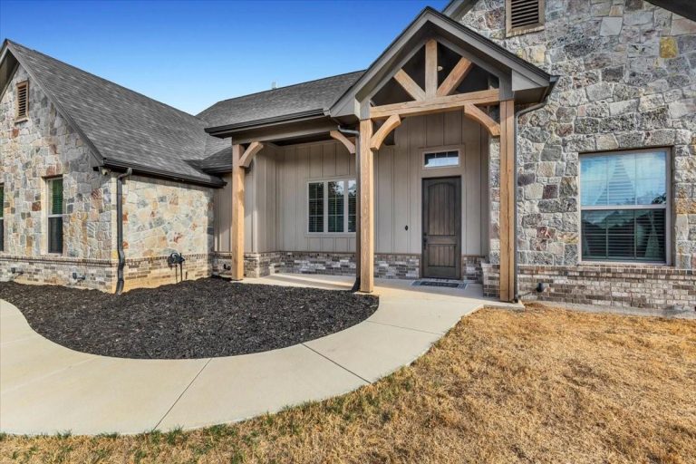 Property Photo of 127 Paradise Oaks Court, Paradise 76073 – Home for Sale in Paradise