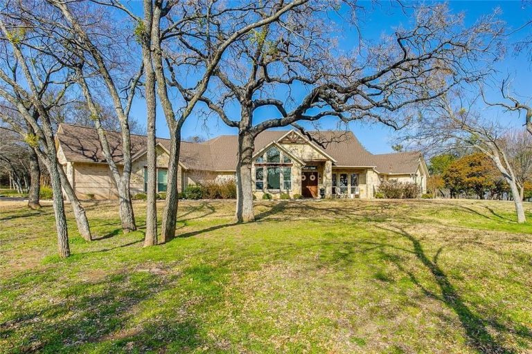 Property Photo of 111 Driftwood Ranch Trail, Weatherford 76087 – Home for Sale in Weatherford