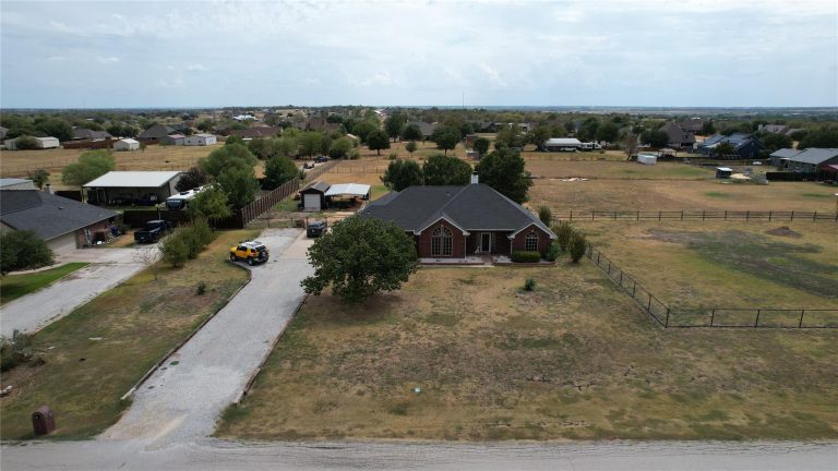 Property Photo of 11990 Hill Country Circle, Ponder 76259 – Home for Sale in Ponder