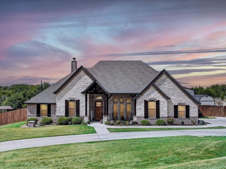 Property Photo of 114 Summer Stone Court, Weatherford 76087 – Home for Sale in Weatherford