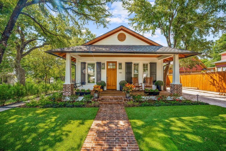 Property Photo of 119 W Bluff Street, Granbury 76048 – Home for Sale in Granbury
