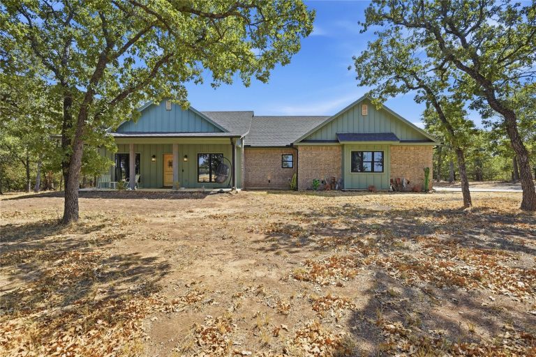 Property Photo of 230 Silver Lakes Drive, Sunset 76270 – Home for Sale in Sunset
