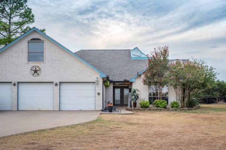 Property Photo of 9024 S Highway 174, Rio Vista 76093 – Home for Sale in Rio Vista