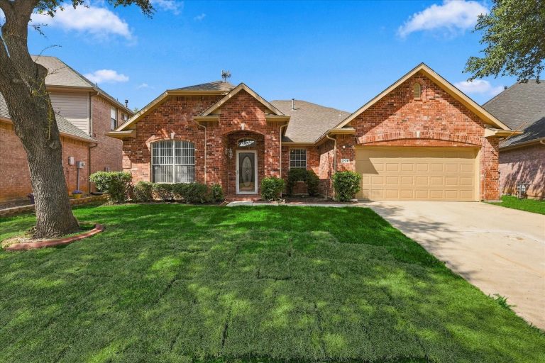 Property Photo of 304 Patricia Lane, Highland Village 75077 – Home for Sale in Highland Village