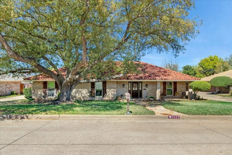 Property Photo of 1111 Berkshire Court, Trophy Club 76262 – Home for Sale in Trophy Club