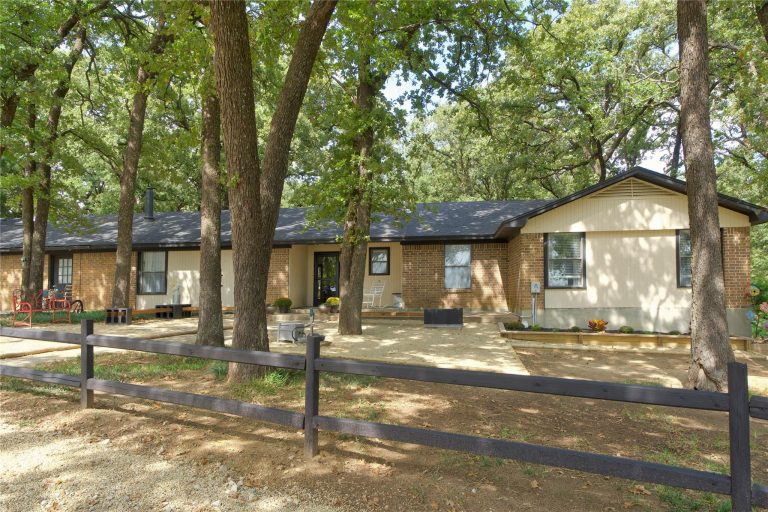 Property Photo of 711 County Road 162, Gainesville 76240 – Home for Sale in Gainesville