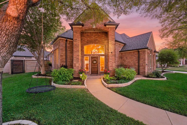 Property Photo of 2736 Woodbridge Drive, Hurst 76054 – Home for Sale in Hurst