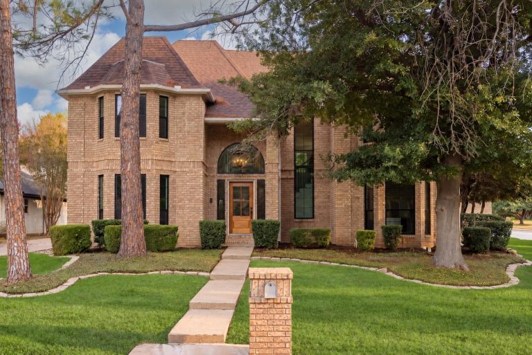 Property Photo of 2 Crestwood Drive, Trophy Club 76262 – Home for Sale in Trophy Club