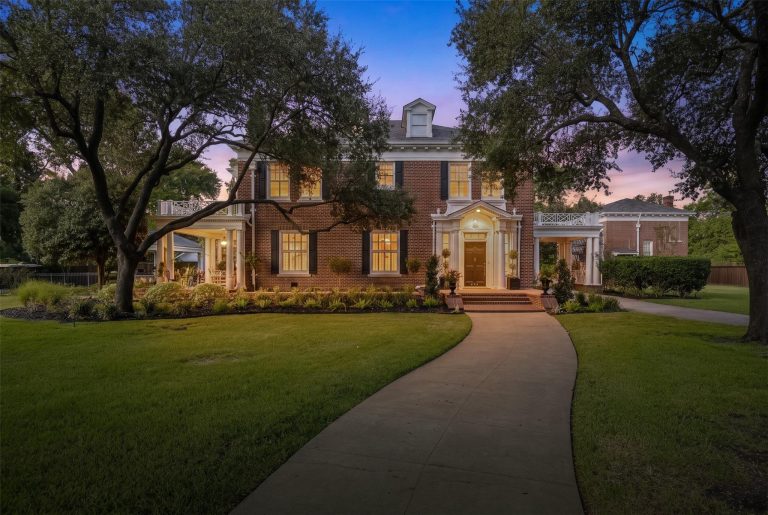 Property Photo of 201 Overhill Drive, Waxahachie 75165 – Home for Sale in Waxahachie