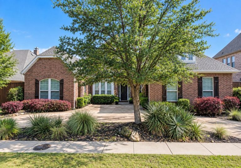 Property Photo of 1011 High Hawk Trail, Euless 76039 – Home for Sale in Euless